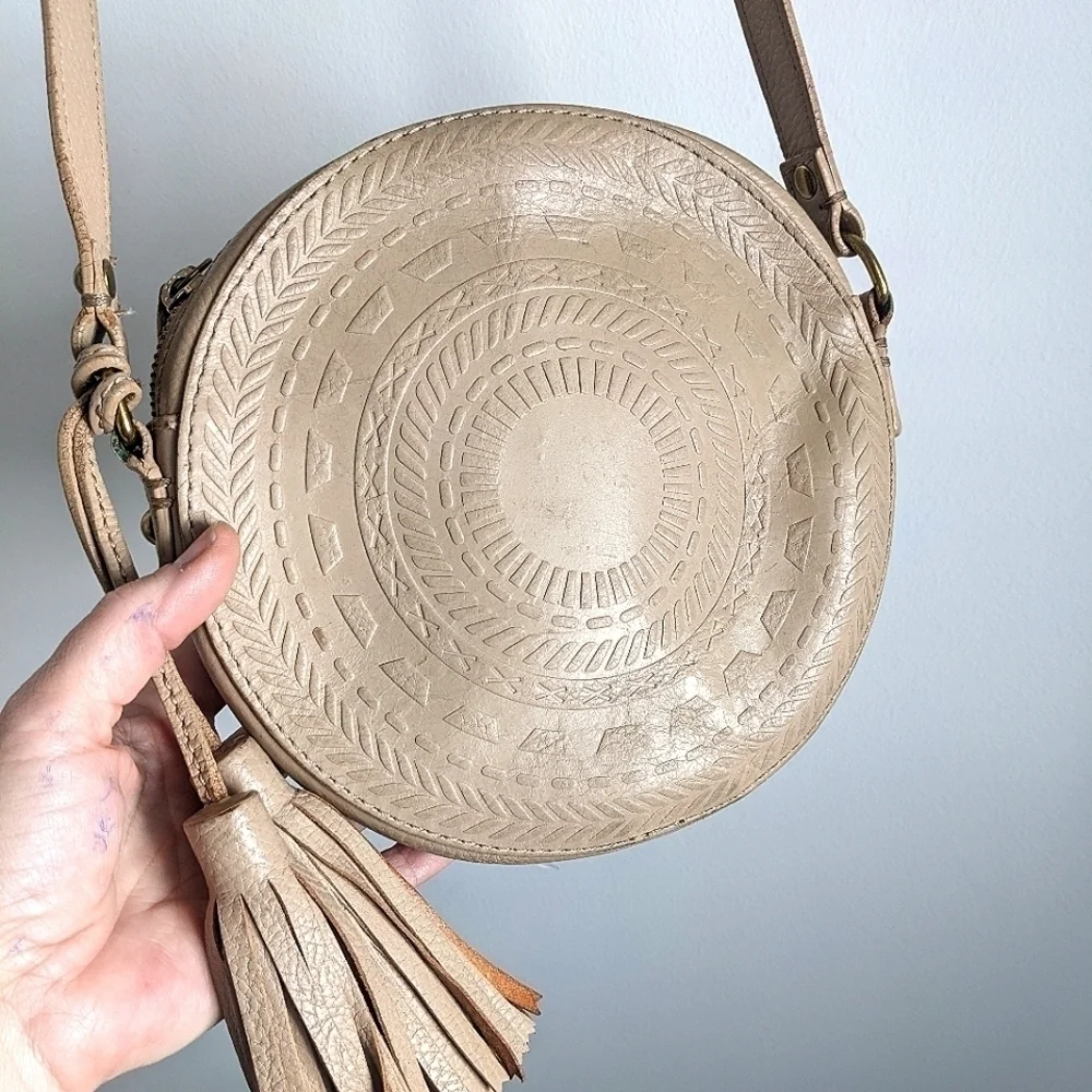 ISABELLA Fiore Nude Leather Round Canteen Crossbody Purse